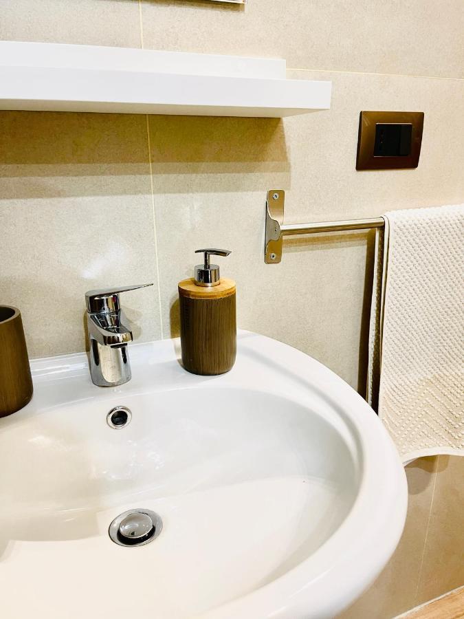 Chiaia175 Hotel เนเปิลส์ ภายนอก รูปภาพ